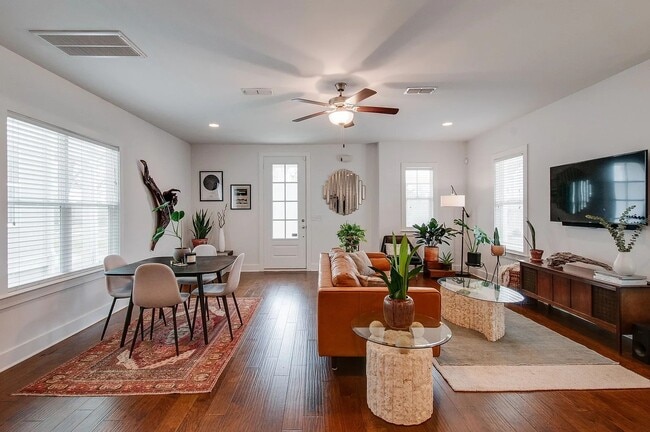 Photo - 749 Cottage Park Dr
