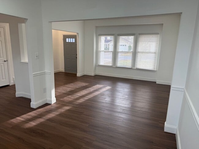 Photo - Elegant Residence in a Private Cul-de-Sac! "ASK ABOUT OUR ZERO DEPOSIT"