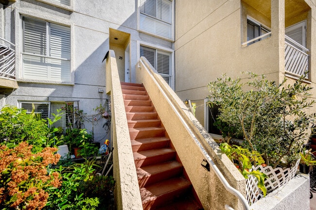 Photo - 116 W Maple St Unit #25