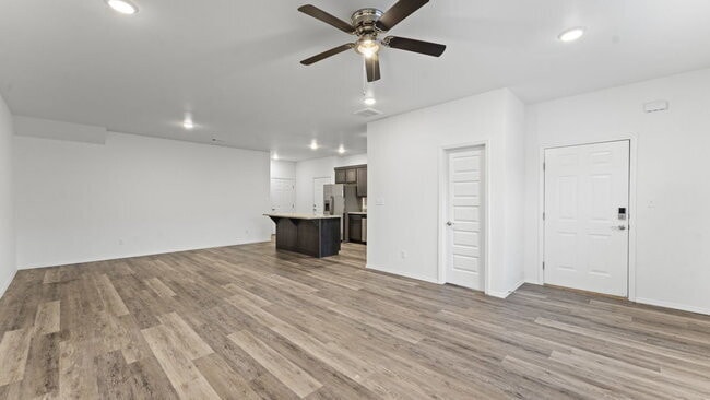 Photo - Sign a lease now and get one month’s rent ... Unit 2