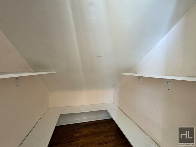 Photo - Newly Renovated 2 bedroom apartment spanni... Unit 3