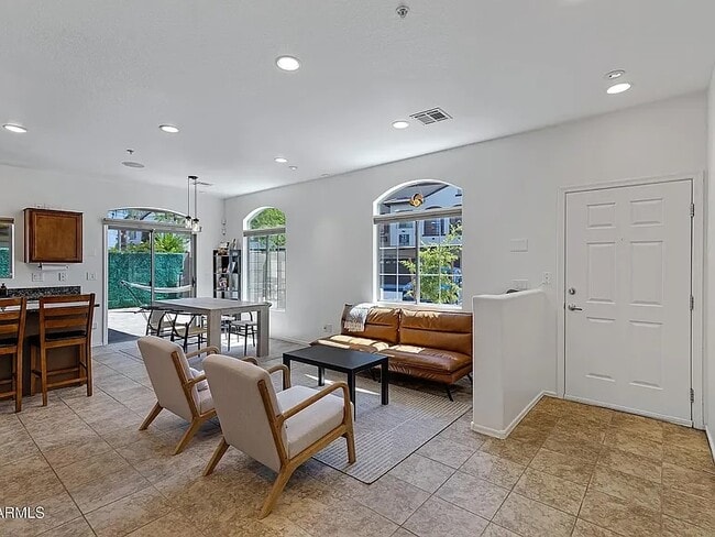 Photo - 2725 E Mine Creek Rd