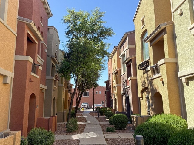 Photo - 240 W Juniper Ave