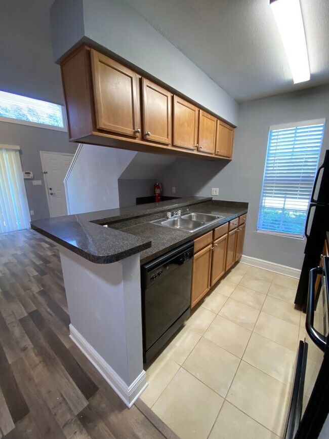 Photo - 305 Lake Parsons Green