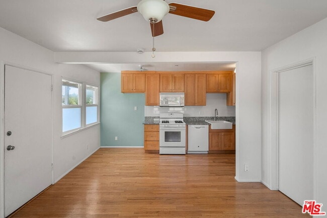 Building Photo - 2233 Laverna Ave Rental