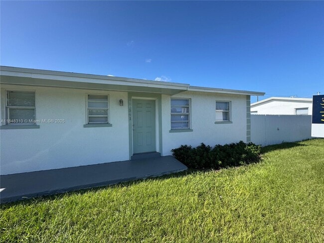 Building Photo - 10541 SW 184th St Unit 41-43 Rental
