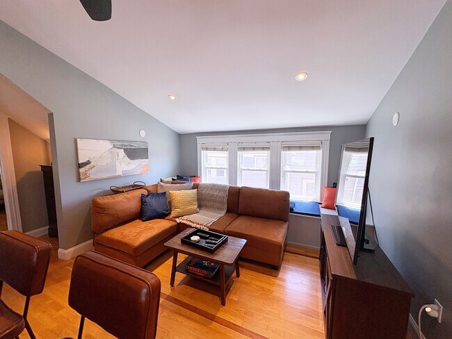 Photo - 247 Savin Hill Ave Unidad 3