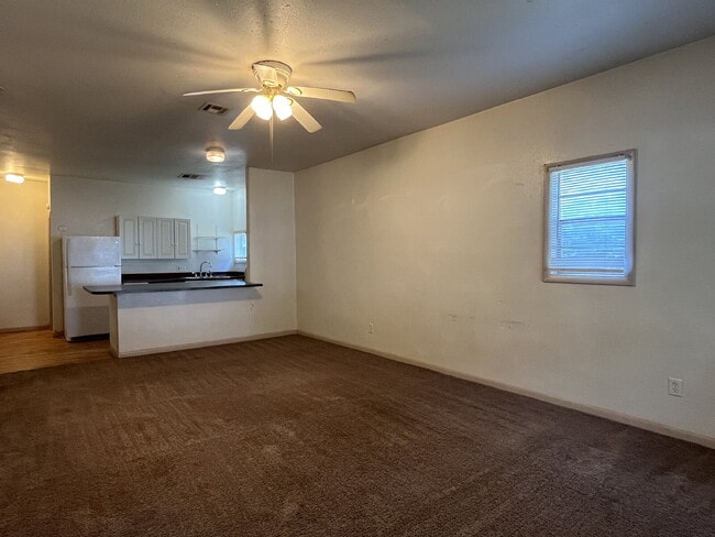 Building Photo - 3 Bedroom House for Lease!!