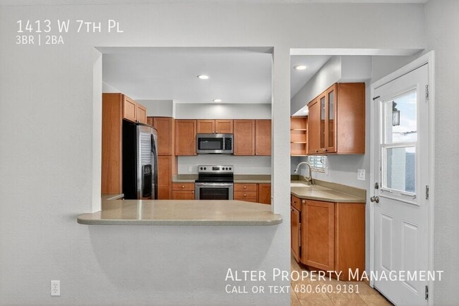 Photo - 1413 W 7th Pl
