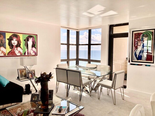 Photo - 2555 Collins Ave Unidad PH214