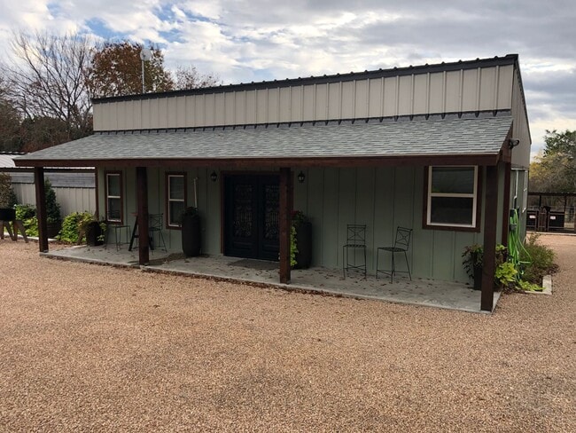 Building Photo - Bring your horse!! Come enjoy the wood bur... Rental