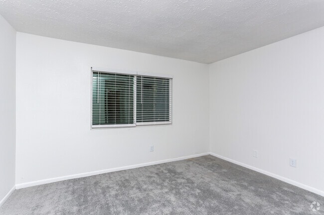 1BR, 1BA - 910 SF