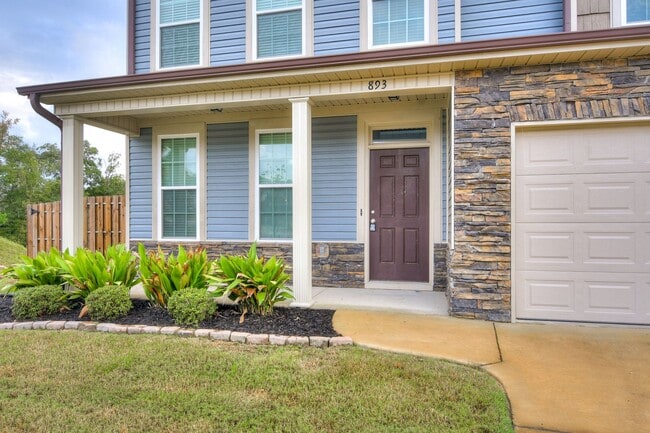 Photo - 4 Bedroom 2.5 Bath Canterbury Farms