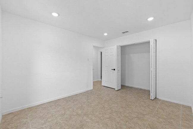 Photo - 9930 Valley Lake Dr