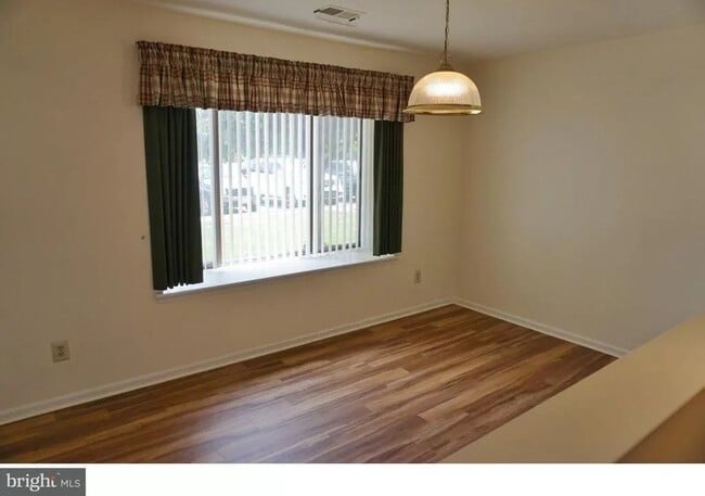 Photo - 206 S Snowdon Ct