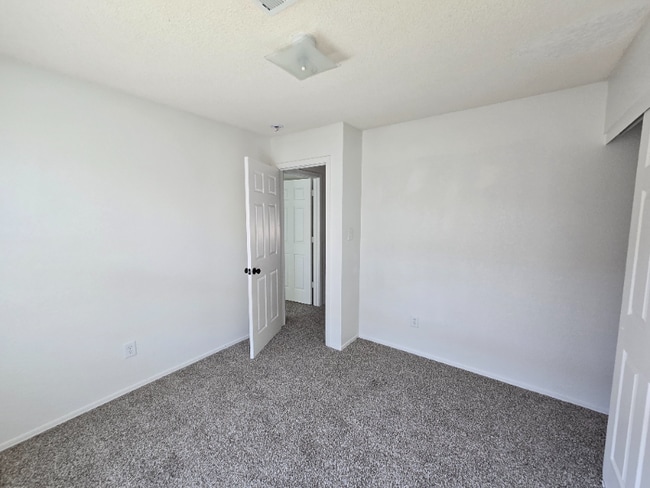 Photo - 953 S 47th Dr