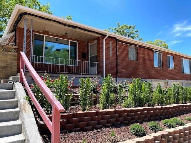 Building Photo - 1246 E Crystal Ave