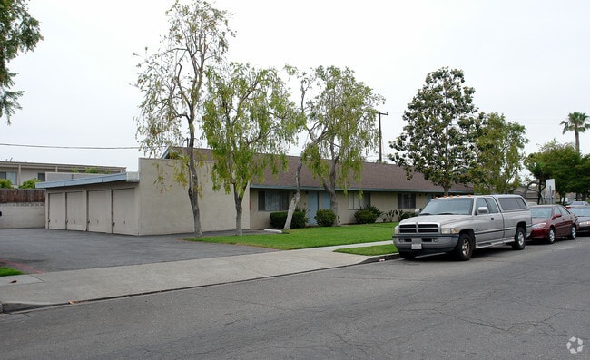 Kamia Village Garden Apartments - Kamia Village Garden Apartments