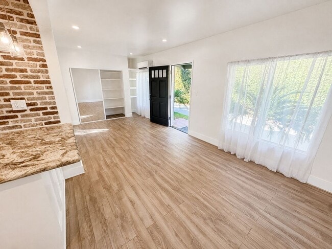 8912 Krueger St