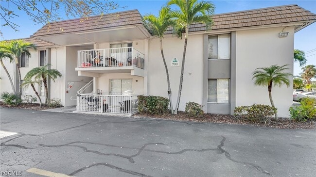 Building Photo - 1830 Maravilla Ave Unit 510