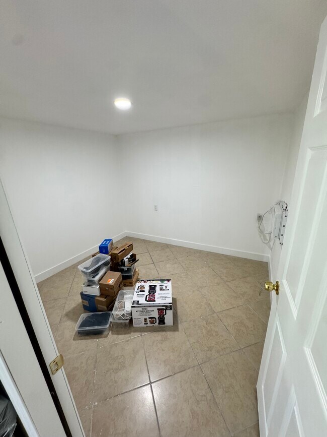 Photo - 1721 Manor Dr Unit Studio