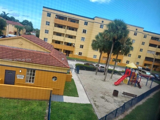 Building Photo - 14931 SW 82nd Ln Unit 18-301
