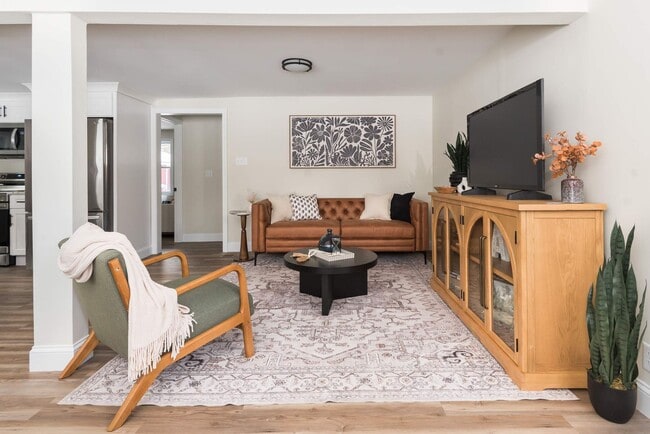 Building Photo - opportunity in South Carver!!