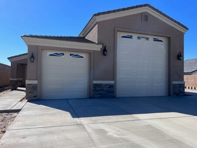 2 BR with RV Garage, Boat Deep and additio... - 2 BR with RV Garage, Boat Deep and additio... House