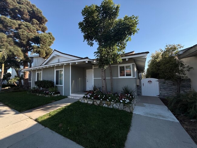 Building - 4104 Emerald St Unit C