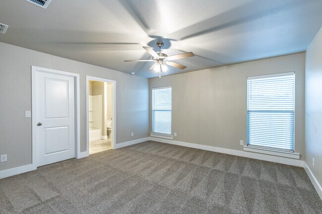 Photo - 13605 Avenue R