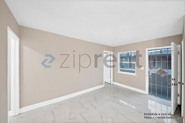 Photo - 1434 S Sycamore St