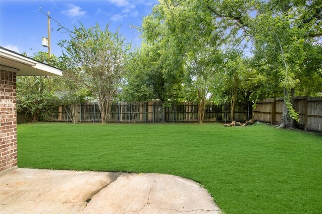 2005 Savanna Ct S