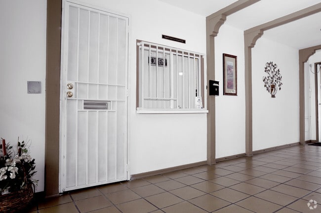 Country Villa Apartments
