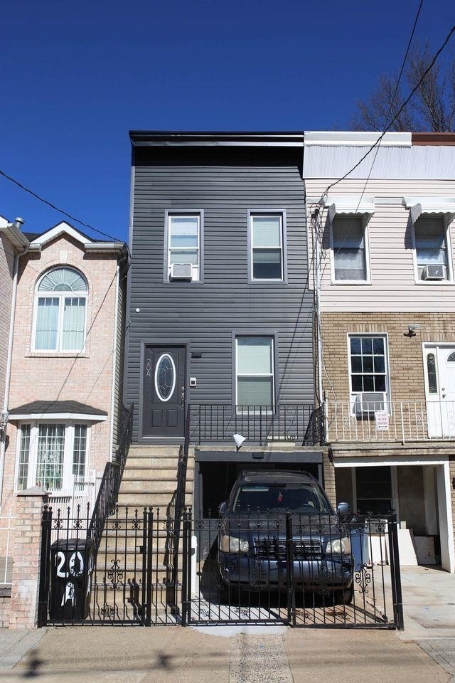 Building Photo - 20 Clendenny Ave Rental