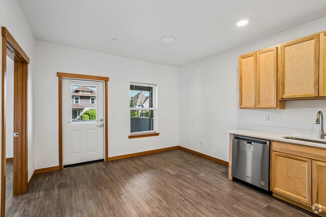 3BR, 1BA - 745SF - Living Room