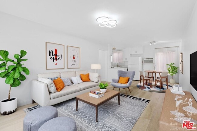 Building Photo - 6640 Woodman Ave Unit 2 Rental