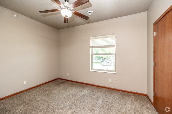 4BR, 3BA - 1,377 SF