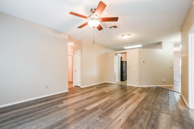 Photo - 336 Cello Cir