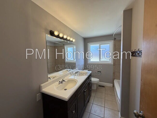 273 Laker Wy