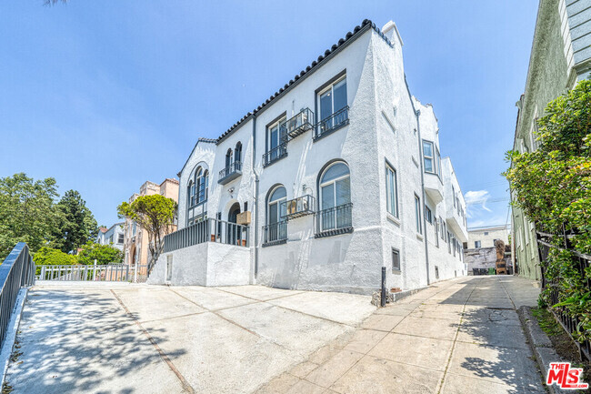 Building Photo - 132 S Kenmore Ave Rental