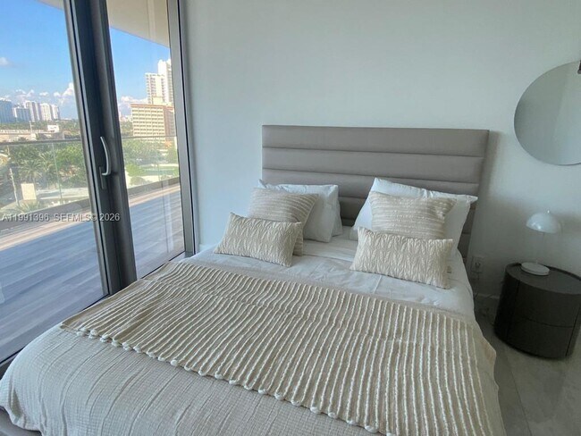 Photo - 18975 Collins Ave Unit 605