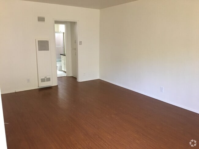 Building Photo - 907 N Gardner St Rental