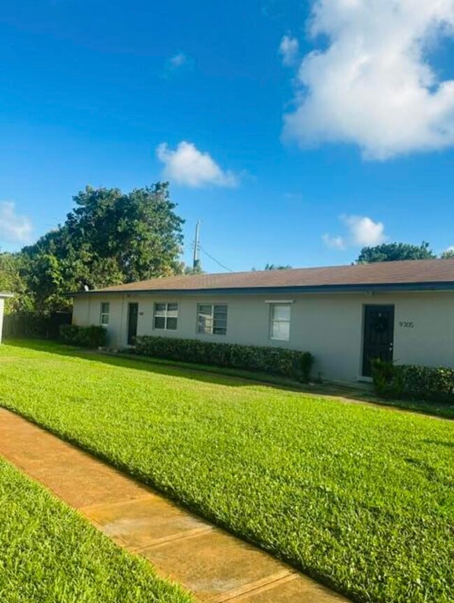 Building Photo - 9305 Sunrise Dr Rental