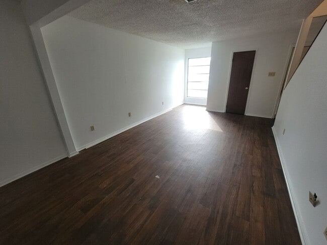 Photo - 201 High Mdws