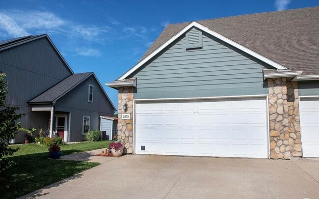 2335 Surrey Dr