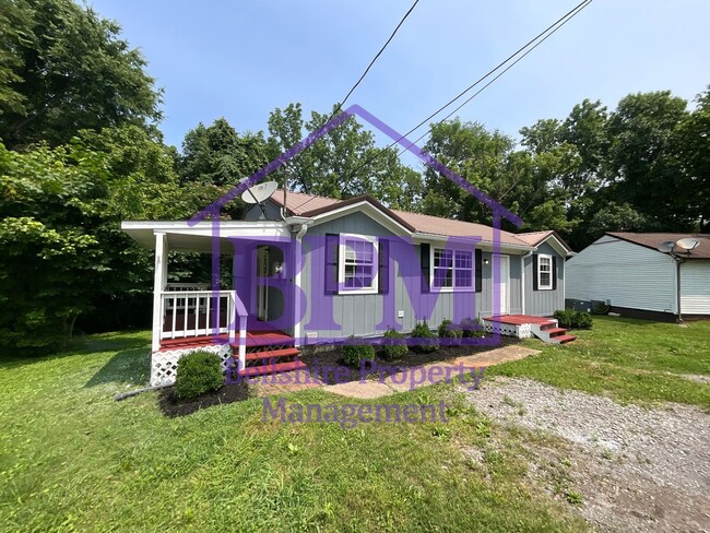 Freshly Updated 3 Bed, 1.5 Bath Home in Cl... - Freshly Updated 3 Bed, 1.5 Bath Home in Cl...