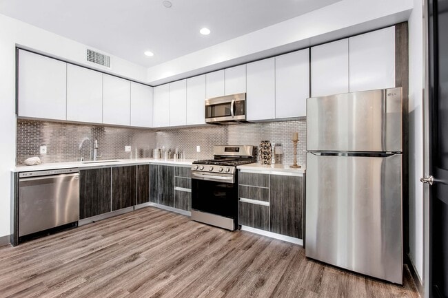Building Photo - 552 N Hobart Blvd Rental