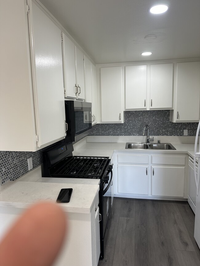 2 BED / 2 BATH - Ben Apartments