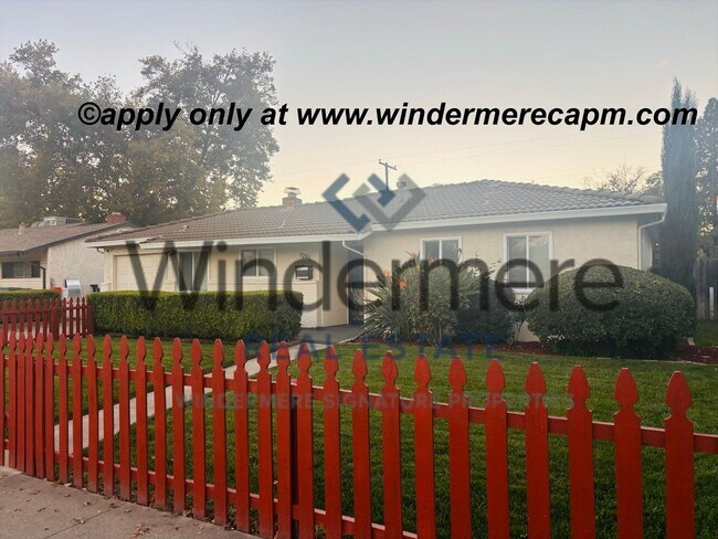 Photo - Charming 3 Bedroom Home with Bonus Room & ...