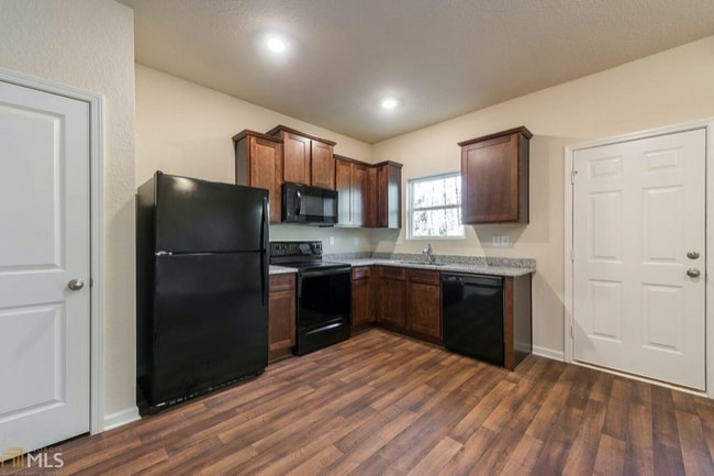 Photo - 913 Highwood Ln